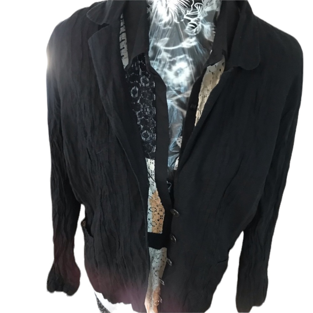 Chico’s size 3  fits 14-16 lightweight black knife pleated lined jacket